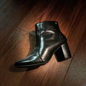 Hush Puppies Black ankle boots 😱🖤💘